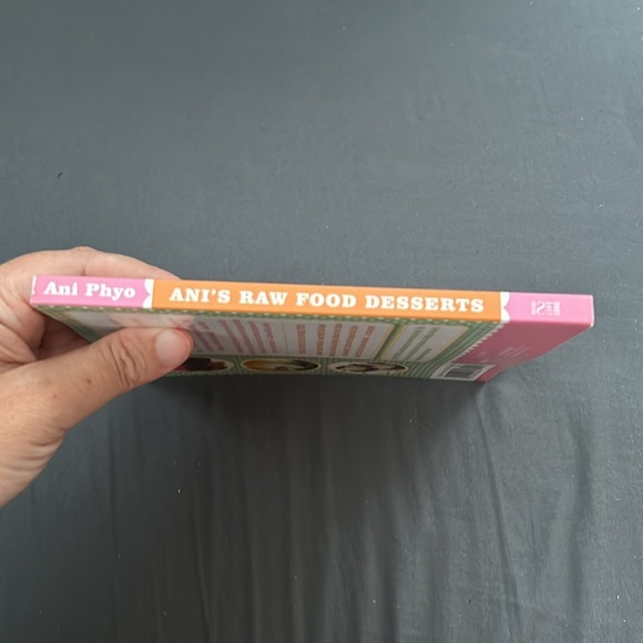 Raw food recipe book by Ani Phyo, Ani’s Raw Food Desserts, excellent condition - Picture 7 of 11
